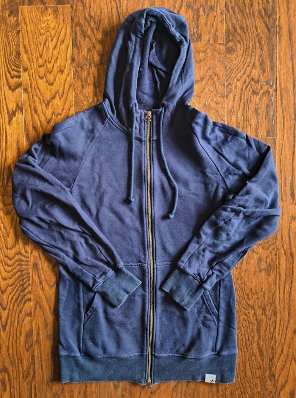 tem DescriptionCondition: Pre-owned; good condition. The deep navy color remains